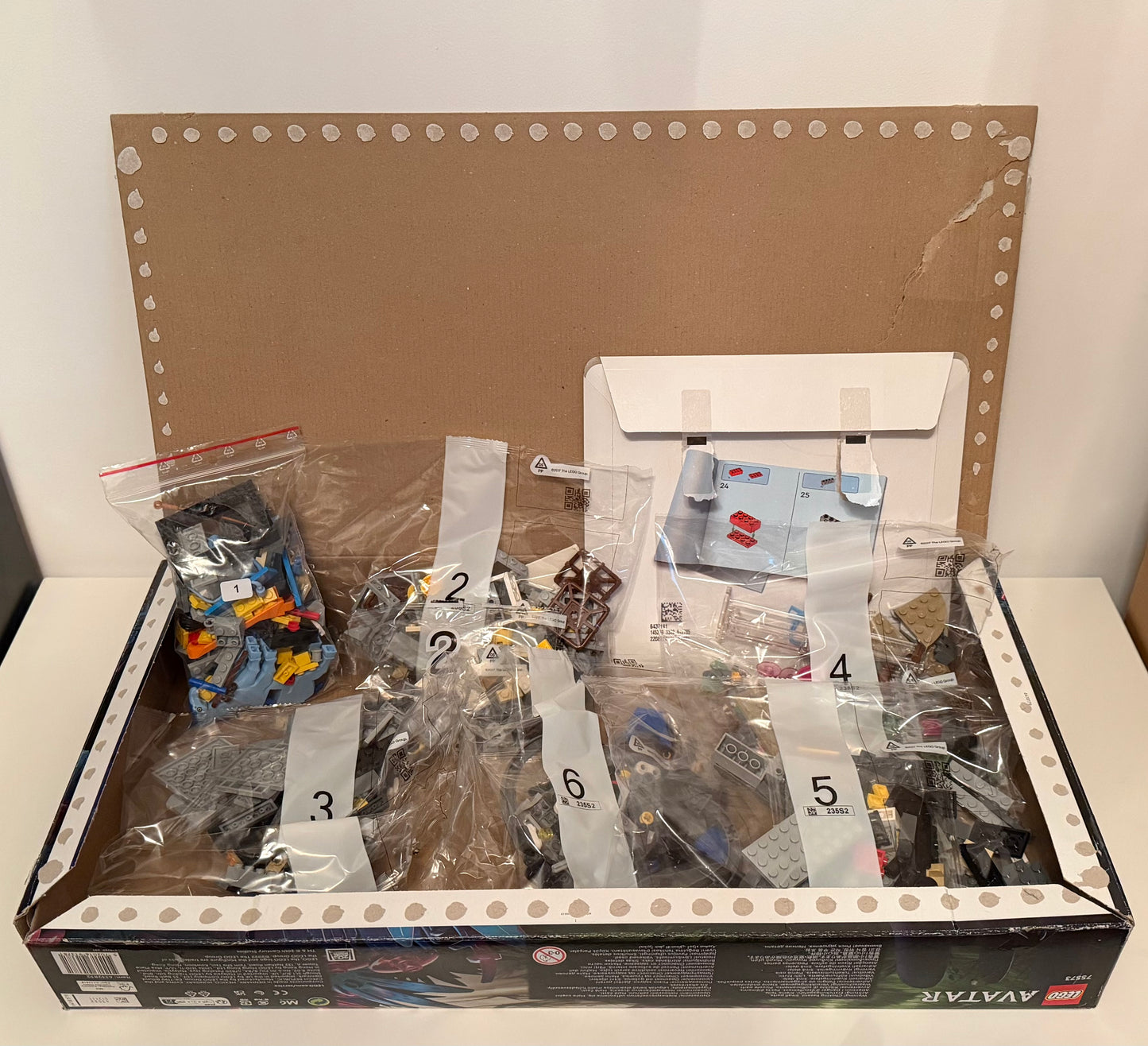LEGO® 75573 Avatar Floating Mountains Site 26 & RDA Samson
