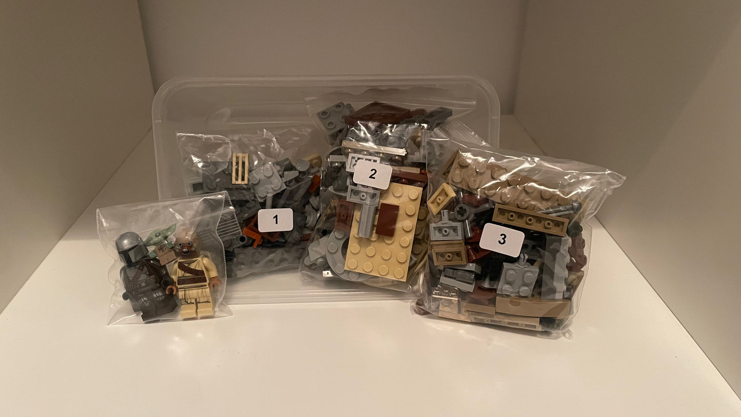 LEGO® 75299 Star Wars The Mandalorian Trouble on Tatooine